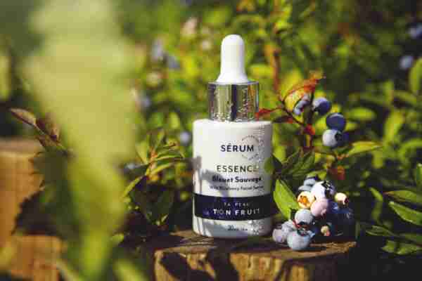 Le Sérum Essence de Ta peau, ton fruit aux bleuets sauvages