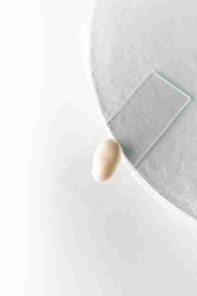 La texture du lait démaquillant et nettoyant Pureté de Ta Peau, Ton Fruit
