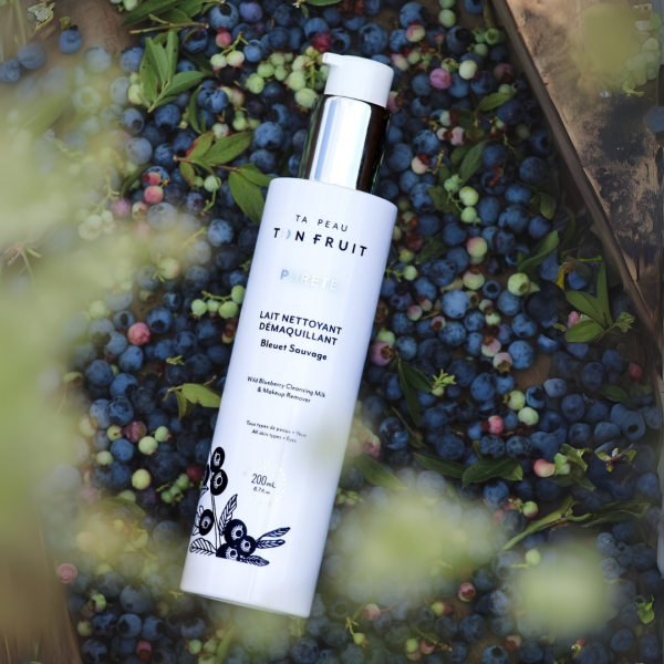 Un flacon de lait démaquillant et nettoyant Pureté de Ta Peau, Ton Fruit